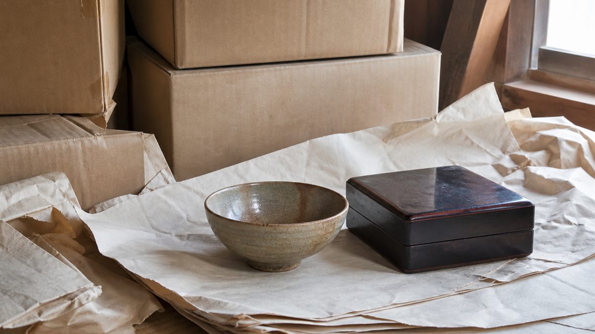 積まれた物の中から見つかった古い食器