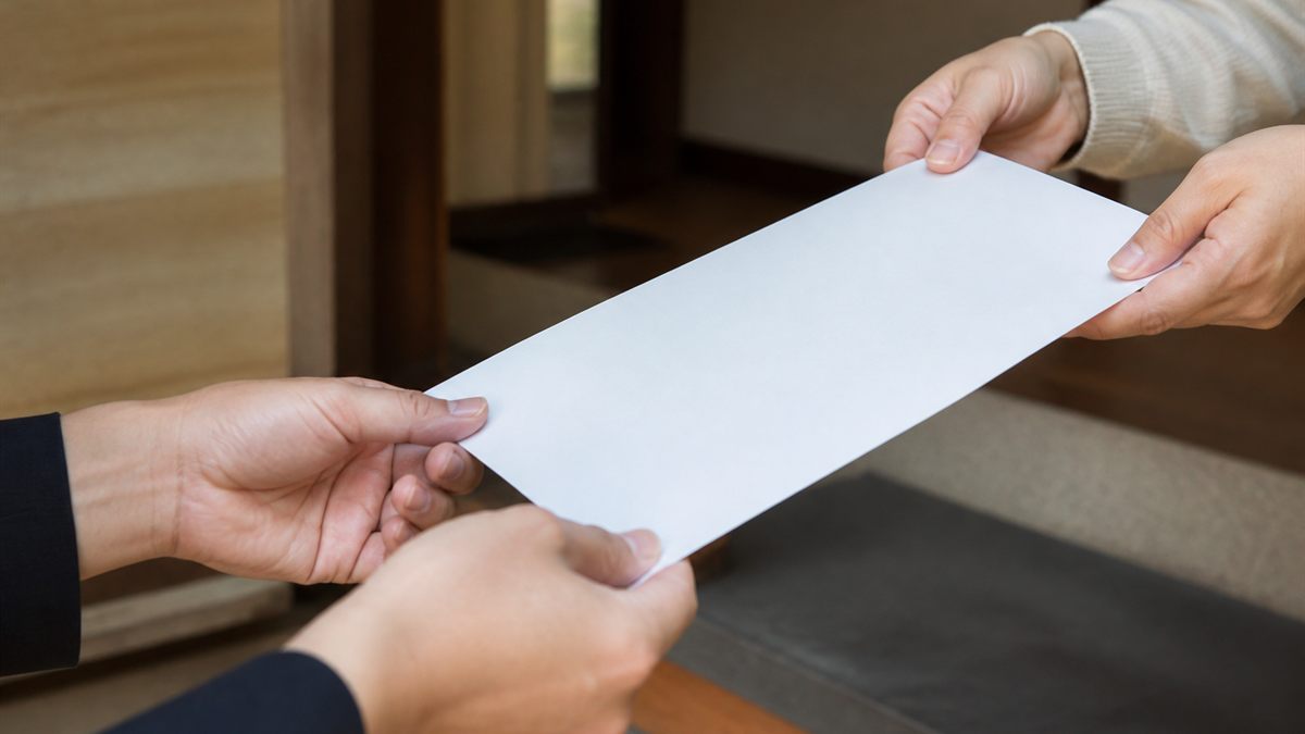玄関先での挨拶と手渡す書面