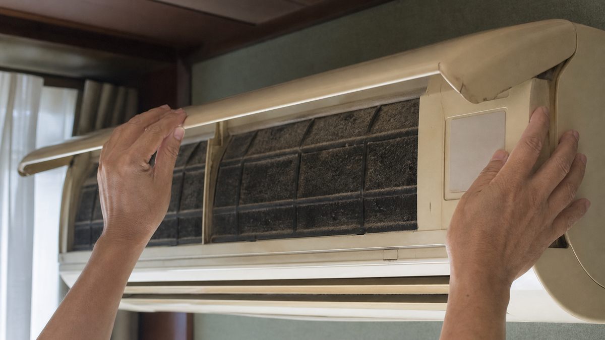室内機のパネルを開けてラベルを確かめる